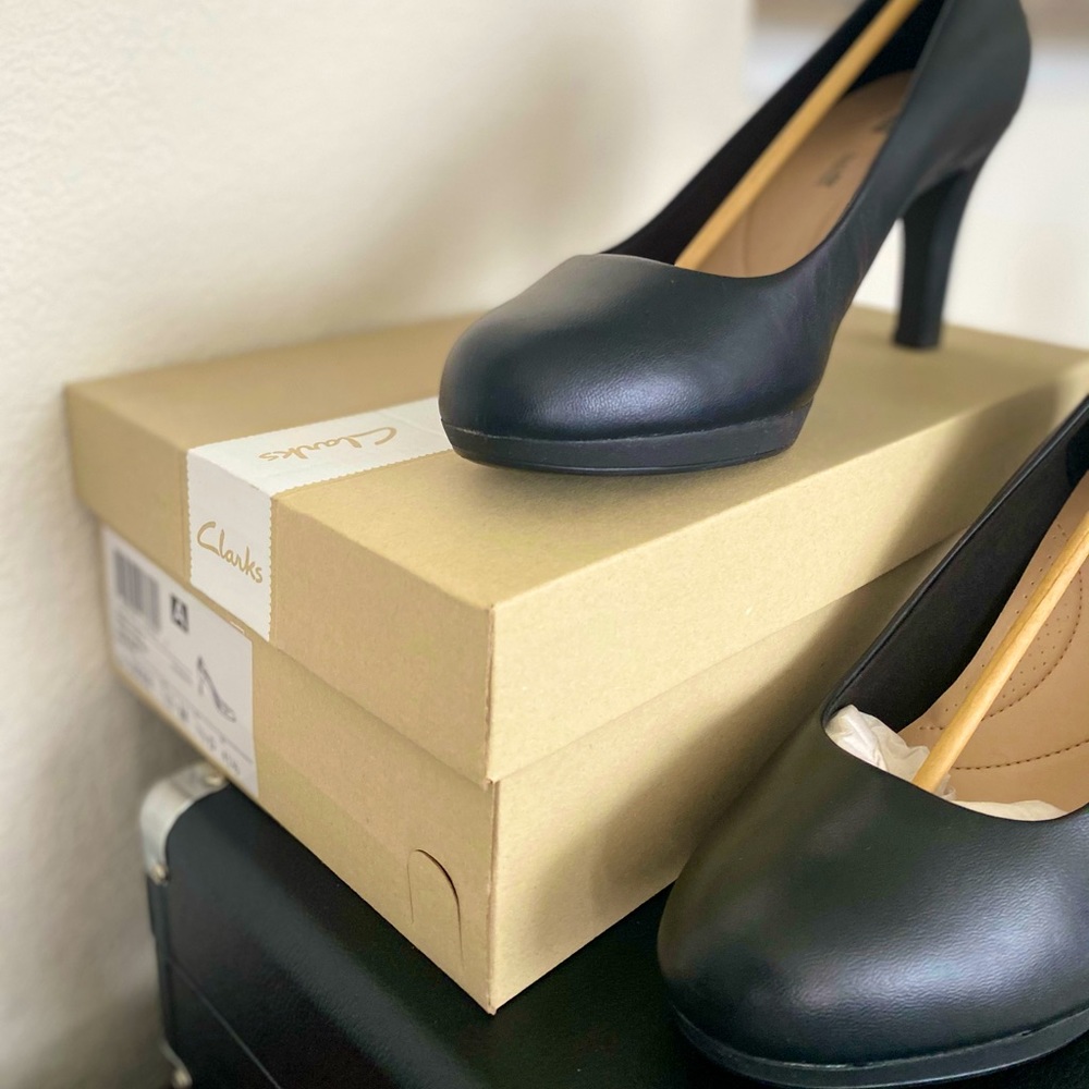 CLARKS Adriel Viola Black Leather Size 10 M